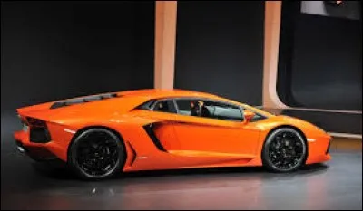 Quel mot a inspiré le nom de la Lamborghini Aventador ?