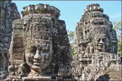 Quel est ce temple reconnaissable aux visages sculptés ?