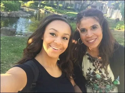 Qui est la mère de Nia ?