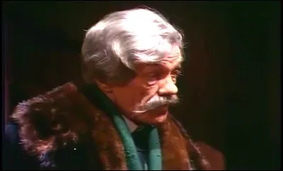 Dans l'épisode "L'Étranger", le frère de Séraphin, Joseph-Théoda Poudrier, donne quelle somme à François-Xavier Laloge pour qu'il le garde chez lui jusqu'à sa mort ?