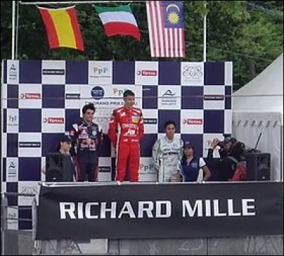 R - Quel est le surnom du célèbre pilote automobile italien, Raffaele Marciello ?