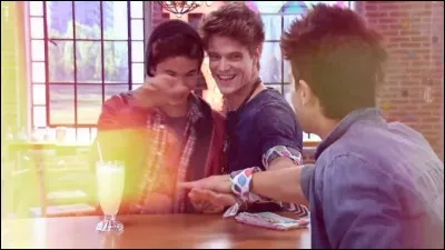 Comment s'appellent les meilleurs amis de Nico ?