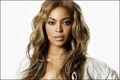 Quel était le nom du girl band dans lequel la chanteuse Beyoncé a débuté sa carrière ?
