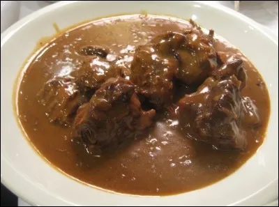 Quel est ce délicieux plat mijoté avec de la bière ?