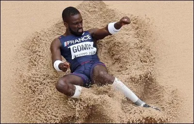 À 13 ans, la distance la plus commune au saut en longueur est de...