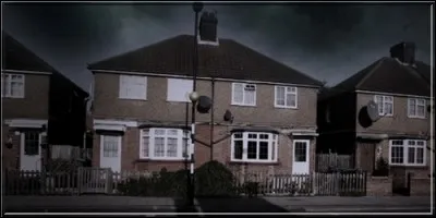 Où la famille Hodgson, qui est frappée par un poltergeist très puissant, vit-elle ?