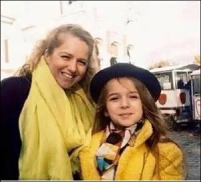 Avec qui est-elle sur cette photo ?