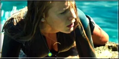 Avec quoi suture-t-elle sa plaie ?