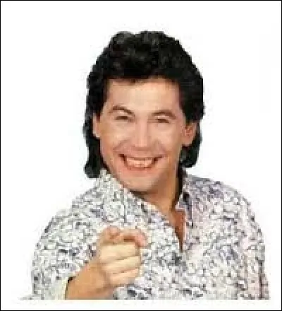 Trouvez les initiales de cette personne et ensuite ce qu'elles peuvent désigner.