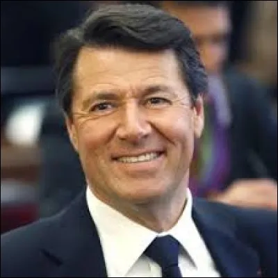 Trouvez les initiales de cette personne et ensuite ce qu'elles peuvent désigner.