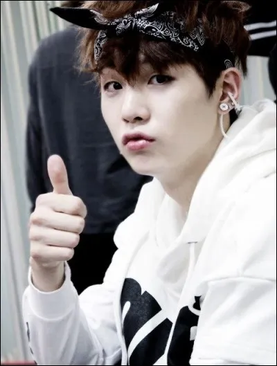 Passons maintenant au rappeur principal qui est...