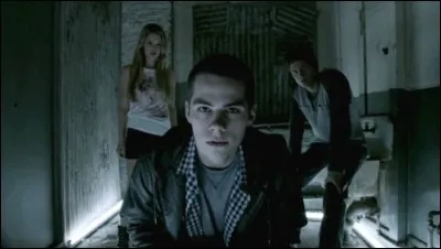 On te reproche souvent de/d'...