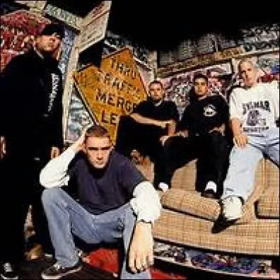 Quel discours est utilisé par le groupe Downset comme introduction à sa chanson "Empower" ?