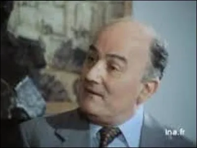 Guy des Cars est cité dans ''Banlieue rouge'' . Quel était son métier ?