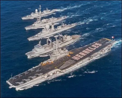 ''Trois matelots'' est une chanson très longue (presque aussi longue que le pont du Clemenceau). Quel journaliste (et ses lecteurs) y est cité ?