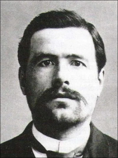 Vous ne connaissez sûrement pas la chanson ''Ravachol'' (1974) car elle n'a jamais été commercialisée (on comprend pourquoi en écoutant les paroles ! ). Y sont cités Ravachol, Bakounine et Proudhon, des figures emblématiques du mouvement...