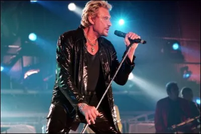 Il chante en 1998
" D'autres vies nous attendent - Je finirai par te comprendre - Oh ! je t'aime comme je peux - Oh ! je t'aime comme je pense - Et c'est en France - C'est nous - C'est nous - C'est nous - Et c'est en France Et c'est en France"
De qui s'agit-il ?