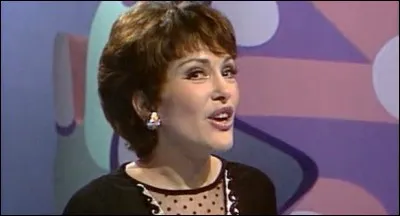En 1973, elle chante 
"Et je l'aime du Nord à la Provence - Elle chante, elle pleure et elle écrit - Avec son cur, son histoire de France ". 
Quel est le titre de cette chanson ?