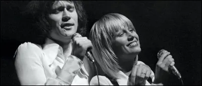 En 1972, ils chantent : 
" Allons viens vite que l'on profite - De la vie [ ...] - Et le reste n'a pas d'importance"
Quel est le titre de la chanson ?