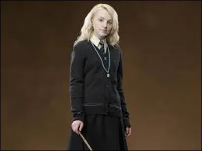L - Quelle est la couleur de cheveux de Luna Lovegood dans "Harry Potter" ?