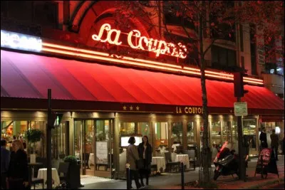 Quatre personnes sont évoquées dans ''La Coupole'' . Quelle est celle qui a écrit ''Alice au pays des merveilles'' ?