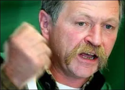 On voit les moustaches de José Bové dans ''Je vis caché'' . Dans quelle ville s'était-il attaqué à un McDonald's ?