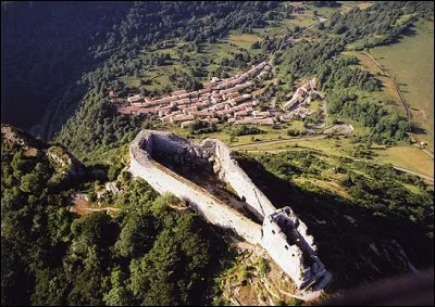 Quels départements ont une frontière avec les Pyrénées-Orientales ?