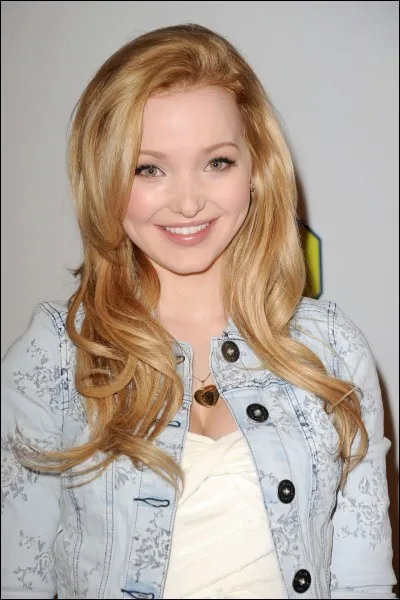 Quel rôle joue Dove Cameron dans "Descendants" ?
