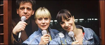 Est connu(e) sous son véritable prénom :