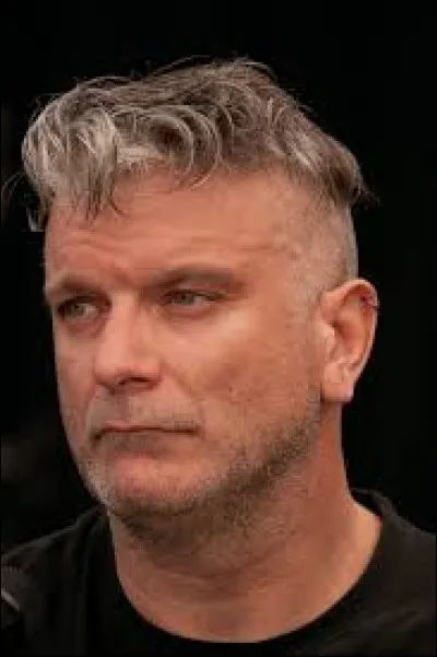 Artiste aux textes humoristiques chantés sur des rythmes de jazz