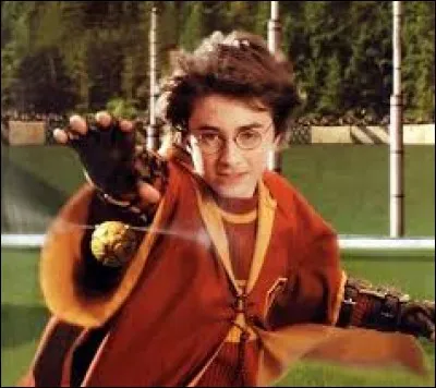 Le professeur McGonagall vient annoncer à Ron et Harry qu'Hermione a été pétrifiée. Quel match de Quidditch est annulé alors ?