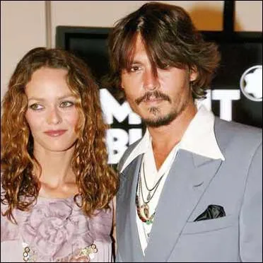 Qui sont cet acteur et cette chanteuse ?