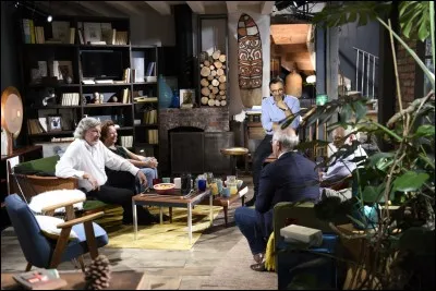 Qui présente l'émission TV "Mille et une vies" ?