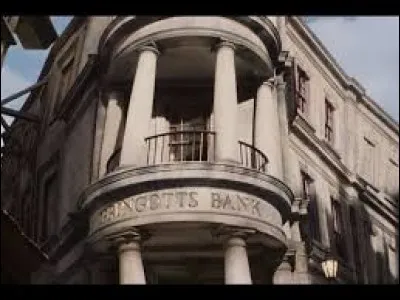 De quelle couleur est le bâtiment de la banque Gringotts ?