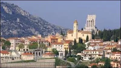 Nous partons à la découverte de La Turbie. Ville azuréenne frontalière avec la Principauté de Monaco, elle se situe dans le département ...