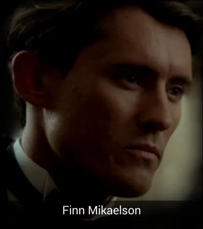 Pendant combien de temps Finn a-t-il été endormi par la dague que Klaus lui a planté dans le cur ?