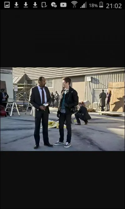 Quel est le métier de Flash en dehors de sa vie de super-héros ?