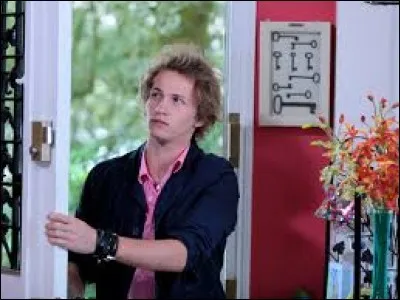 Comment s'appelle son ex-copain ?