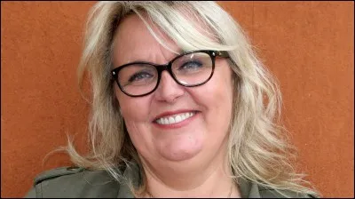 Quelle taille fait Valérie Damidot ?