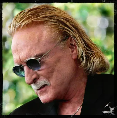 De quelle couleur étaient les mots de Christophe dans sa chanson ?