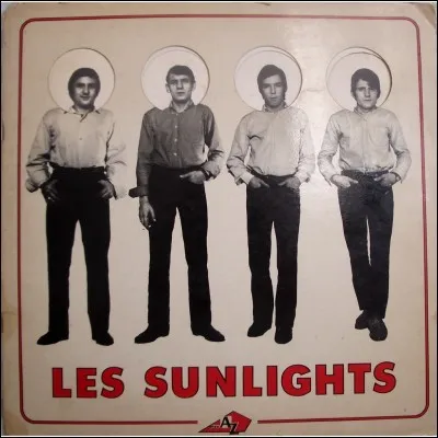 De quelle couleur étaient les roses dans la célèbre chanson de Charles-Louis Pothier et Léon Raiter interprétée par « Les Sunlights » ?