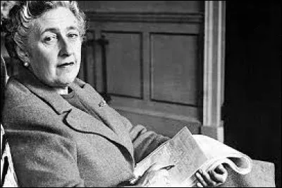 C'est un roman policier d'Agatha Christie.