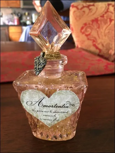 Dans "Harry Potter et le Prince de sang-mêlé", Harry sent de l'Amortentia. Mais que sent-il exactement ?