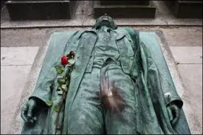 Quel est ce journaliste français tué à l'âge de 21 ans d'un coup de feu par le prince Pierre Napoléon Bonaparte ?