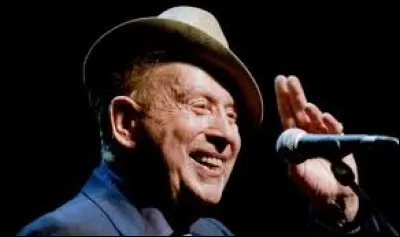 Quatre chansons pour quatre auteurs : 
Quelle chanson ne fait pas partie du répertoire de Charles Trenet ?