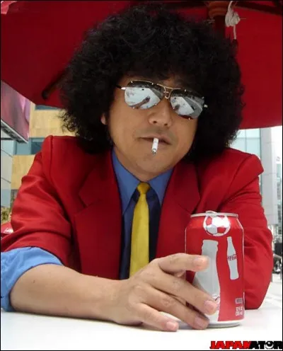 Quel est le nom de l'individu qui n'arr&ecirc;te pas d'apparaitre dans la s&eacute;rie ?