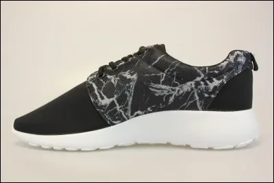 Quel est le nom de cette paire de baskets Cash Money ?