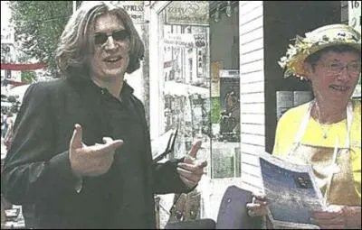 Un faux Jean Sarkozy a fait campagne la semaine dernire pour briguer la mairie de Saumur en 2014. De qui s'agissait-il rellement ?