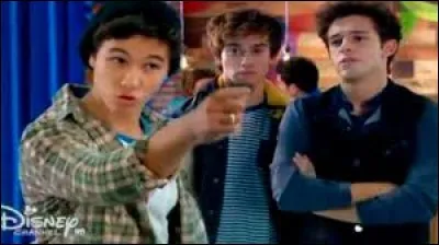 Comment s'appelle le meilleur ami de Luna ?