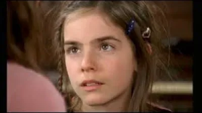 Qui Justine connaissait-elle avant d'aller chez les Ferrière ?